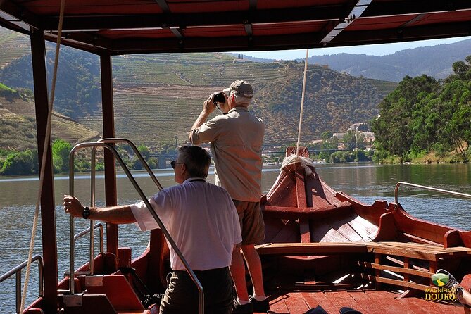 1-Hour Rabelo Boat Trip in Pinhão - Audio and commentary: headphones really matter here