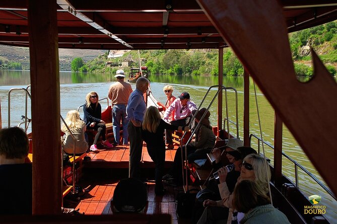 1-Hour Rabelo Boat Trip in Pinhão - Comfort on a rabelo boat: open air plus shelter