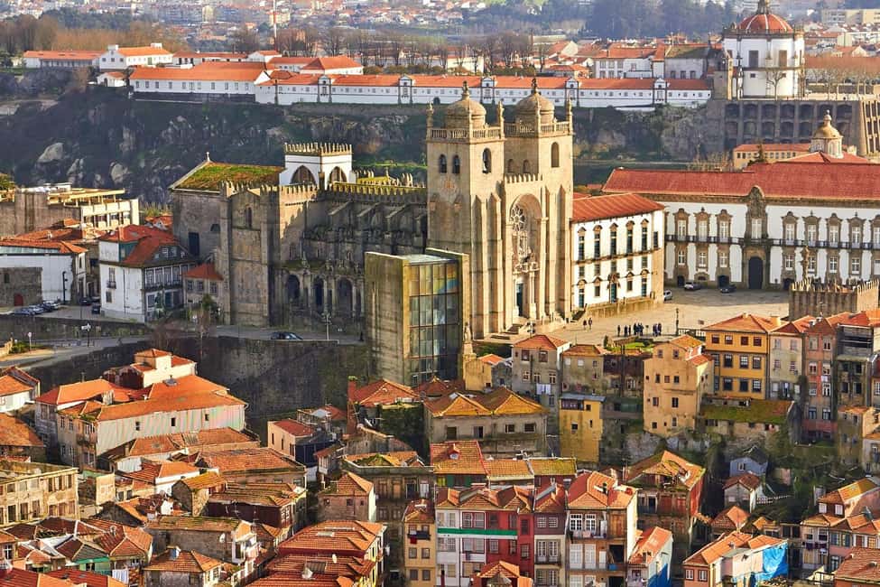 2 hours Porto Walking Tour- Private Service - The “Tripeiros” stories, plus Justice, the first jail, and the first hospital
