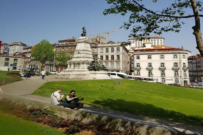 3-Hour Guided Walking Tour of Porto - Ribeira along the Douro: viewpoints and neighborhood logic