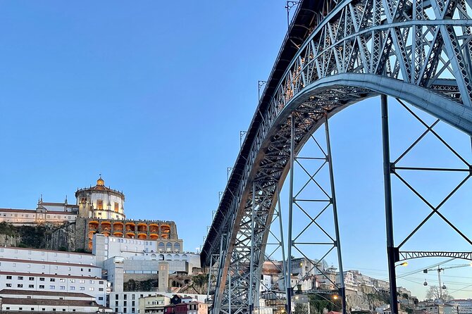 3h30 tour in Porto by Tuk Tuk - Stop 1: Torre dos Clérigos (and whether you should climb)