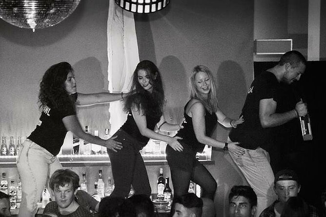 4-hour Guided Porto Pub Crawl with 6 drinks and VIP CLUBentry - Who This Pub Crawl Fits Best (and Who Might Want Another Plan)
