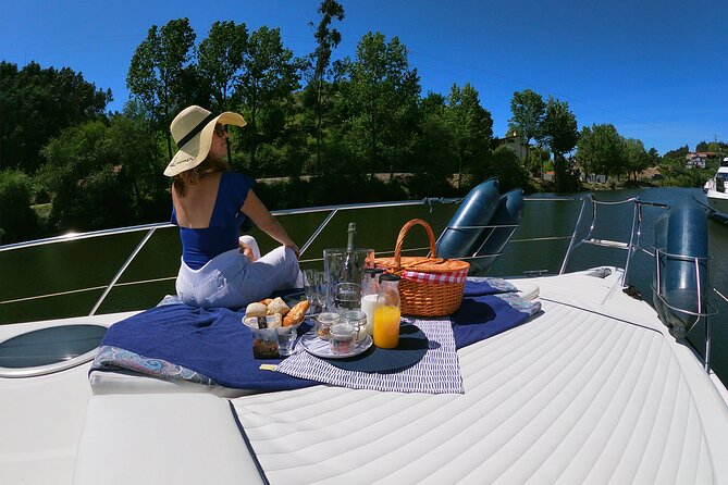 4H Private Boat Trip on the Douro River - Feel the Nature - Entering the day: Porto pickup and the Marina da Lixa start