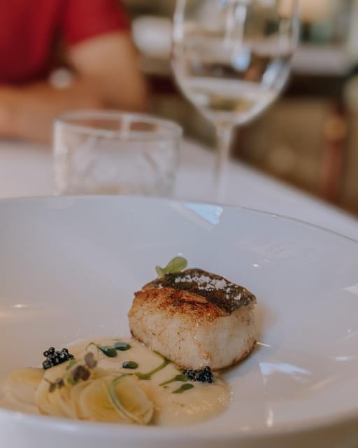 AMARANTE: Painting & Wine Tasting - make your onw art piece - Inside the art-gallery dining setting: why the format feels special
