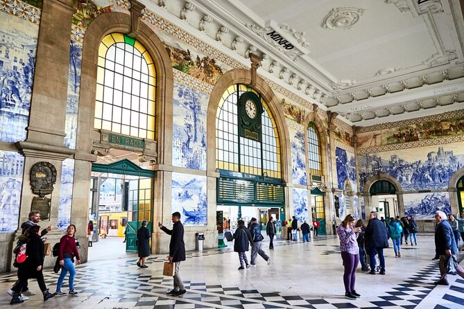 Amazing Secrets of Porto: Self-Guided Puzzle Adventure - Getting started at São Bento: the first clue sets your pace