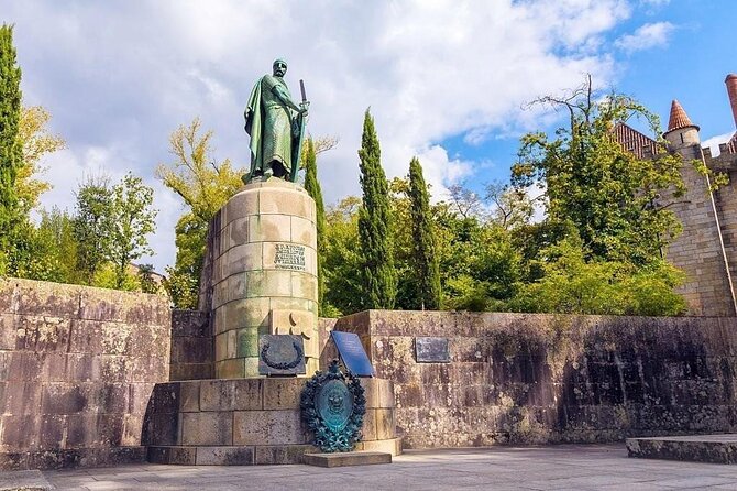 Authentic Braga & Guimarães: Small Historical Group Tour - Bom Jesus do Monte UNESCO 2019: Via Crucis, Five Senses, and panoramic payoff