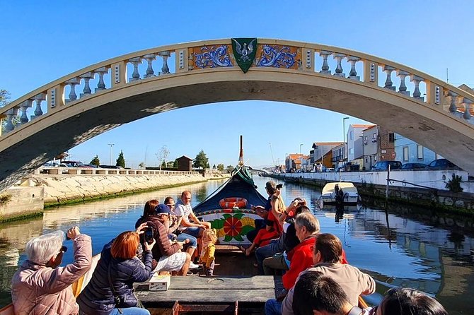 Aveiro and Costa Nova: Private Tour with Moliceiro Cruise Half Day - Costa Nova’s Striped Fishermen Huts: What You’ll Do in About 30 Minutes