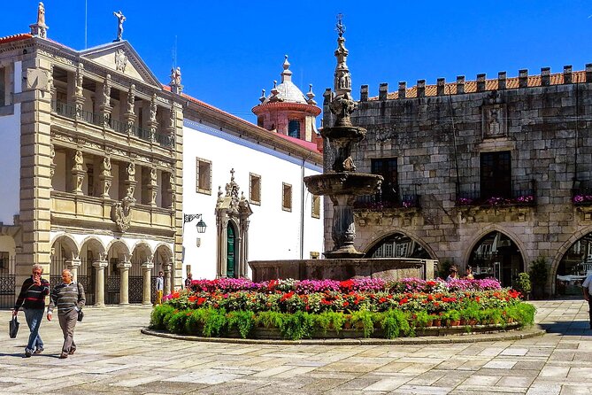 Barcelos, Ponte de Lima & Viana Private Tour (All Inclusive) - Viana do Castelo’s Old Town: Tiles, Alleys, and Camino Connections