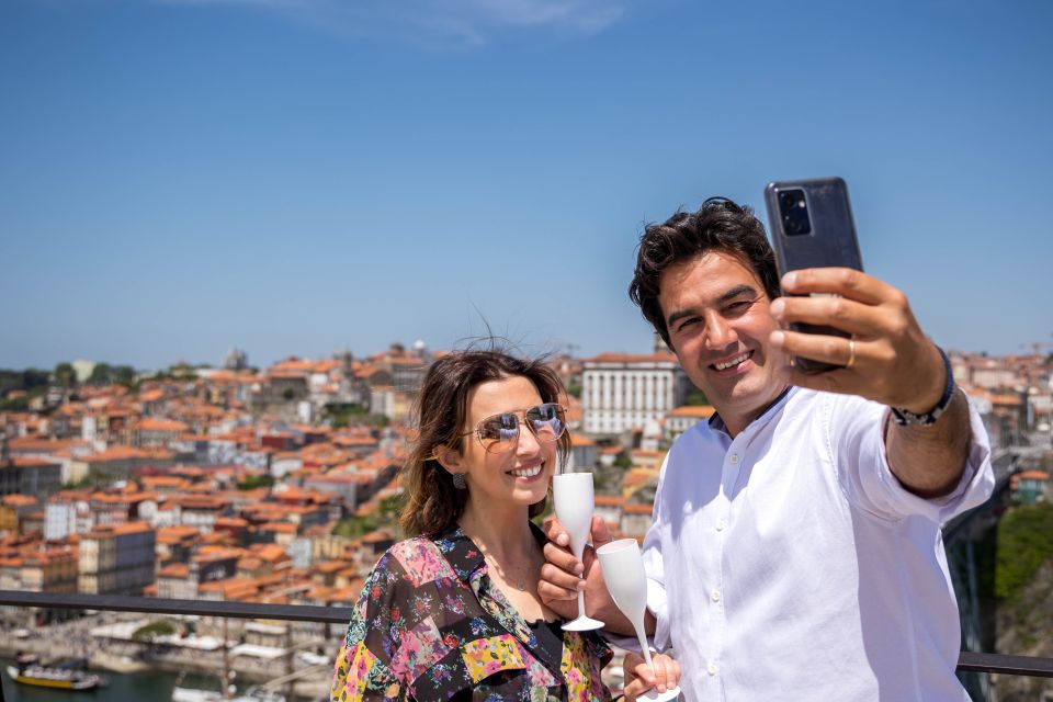Best views to Porto from Gaia. VW Kombi tour with cocktail - Photo tips you can use immediately on this route