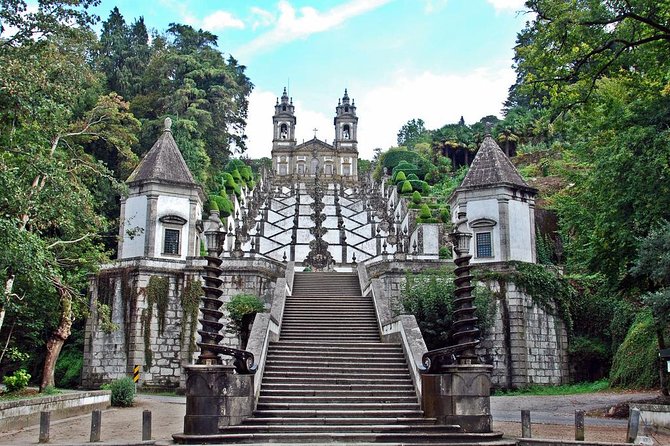Braga and Guimarães Small-Group Tour with Lunch from Porto - Braga historic center and Se de Braga: getting your bearings fast