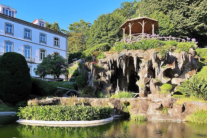 BRAGA E GUIMARÃES Private Historic Tour from Porto - Free Time for Lunch in Braga (90 Minutes to Do It Right)