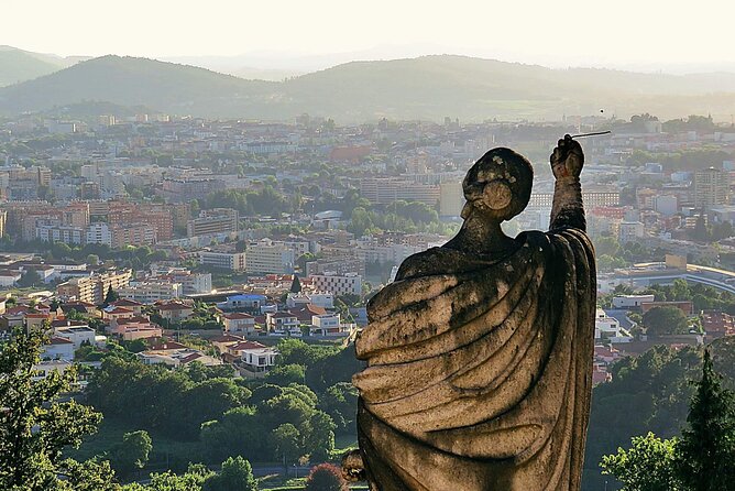 BRAGA E GUIMARÃES Private Historic Tour from Porto - Paço dos Duques and the Downtown Walk: From Largo da Oliveira to Largo do Toural
