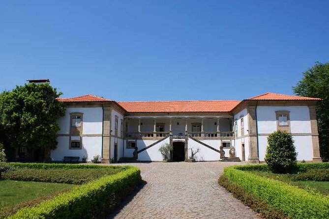 Braga/Guimarães: 1 Day with Lunch + farm and wine tasting - Braga’s second lunch slot and traditional cuisine timing