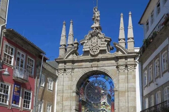Braga/Guimarães: 1 Day with Lunch + farm and wine tasting - Guimarães: Castle and Dukes Palace in the birthplace of Portugal