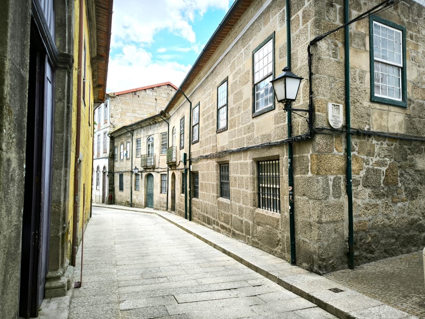 Braga & Guimarães Tour: Small Historical Group Tour - Lunch with Vinho Verde in Braga: Why This Stop Matters