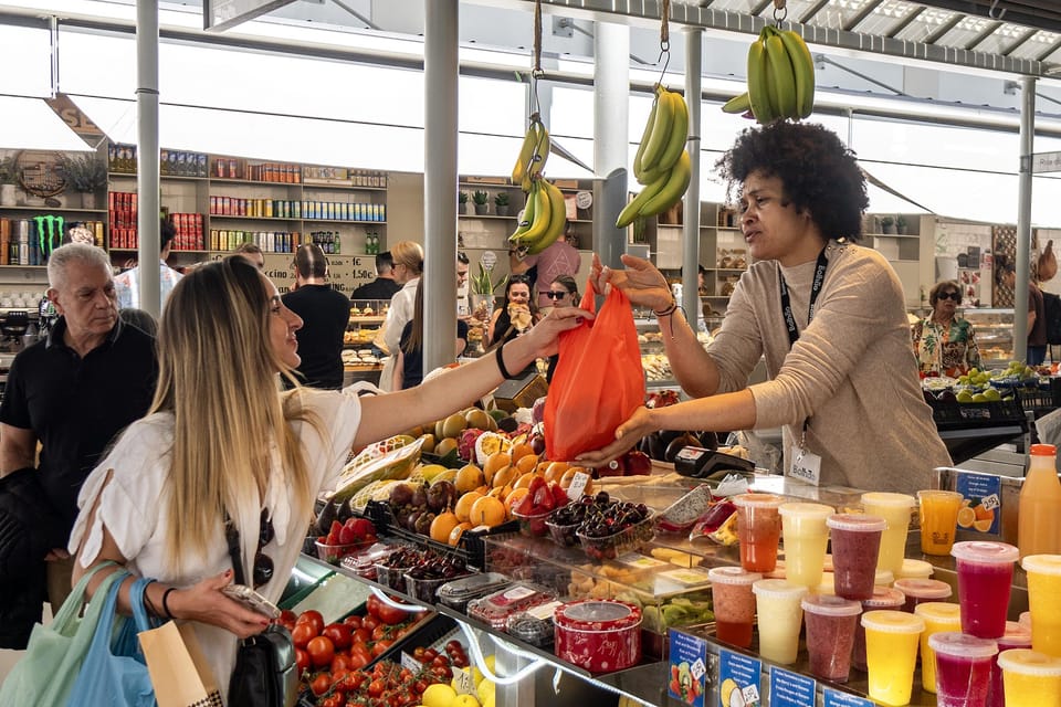 Chef Led Porto Market Tour & Portuguese Tapas Class + Wine - Bolhão Market: where your tapas shopping gets real