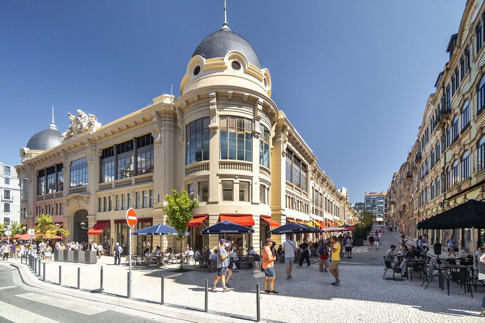 Chef Led Porto Market Tour & Portuguese Tapas Class + Wine - Coffee and fresh nata: a smart warm-up before the apron