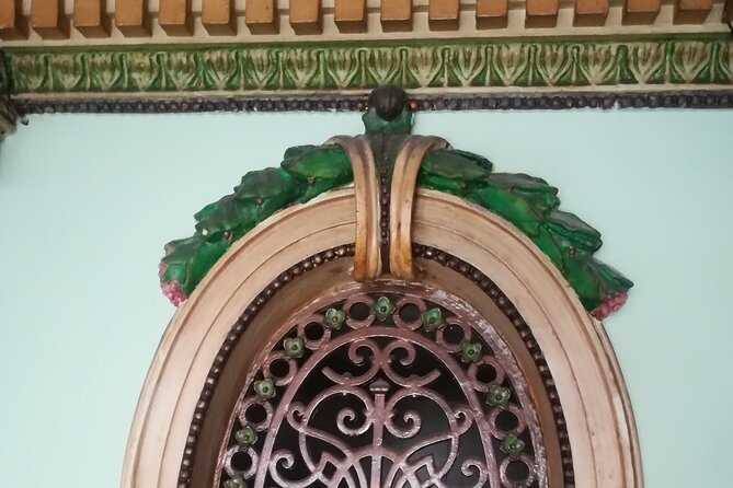 Crimes & Mysteries - Stop 2: Sao Bento Railway Station, where the ghosts come with echoes