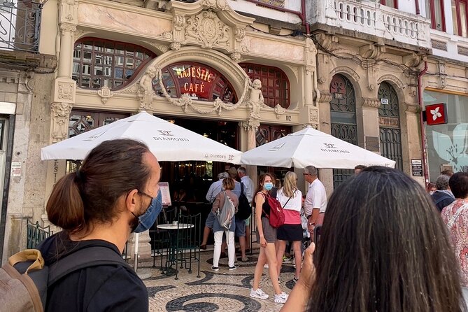 Discover Porto A Private Walking Tour with Authentic Tasting - Starting at Loja Interativa Porto and ending near Pátio d’as Marias