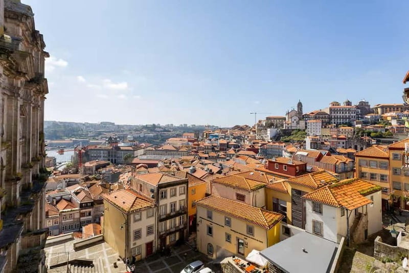 Discover Porto's Historical Roots Walking Tour - Stop-by-stop: from Vímara Peres to São Bento station