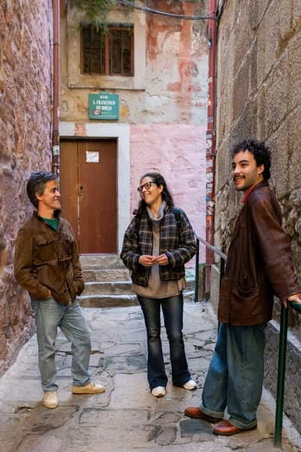 Discover Porto's Historical Roots Walking Tour - What to pack and how to handle rain or shine