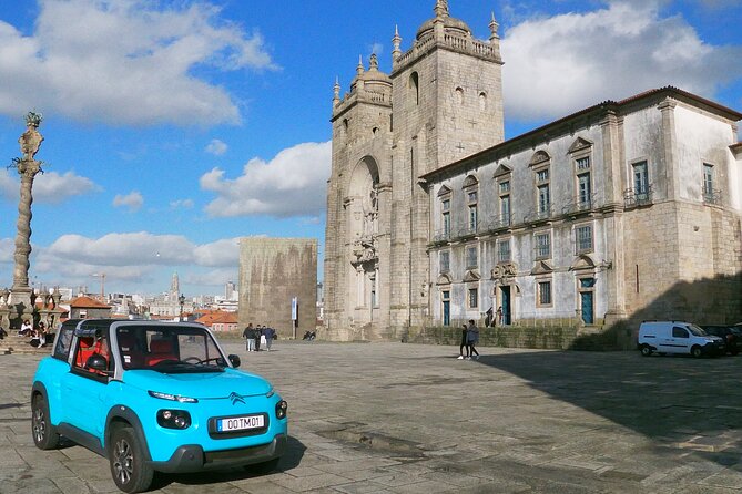 Discovering Porto in an eco-friendly vehicle - São Bento Station tile hall: your 15 minutes of Portugal storytelling