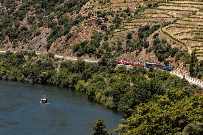 Douro Experience - Boat and Train Ride - Lunch and Wine Tasting - All Included - Pinhão by train: a short ride that’s fun in an old-school way