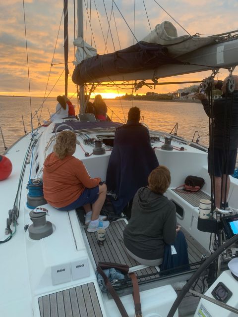 Douro Sunset Sailboat Experience in Porto - Vila Nova de Gaia and the Dom Luís I Bridge: the Porto-to-Gaia shift