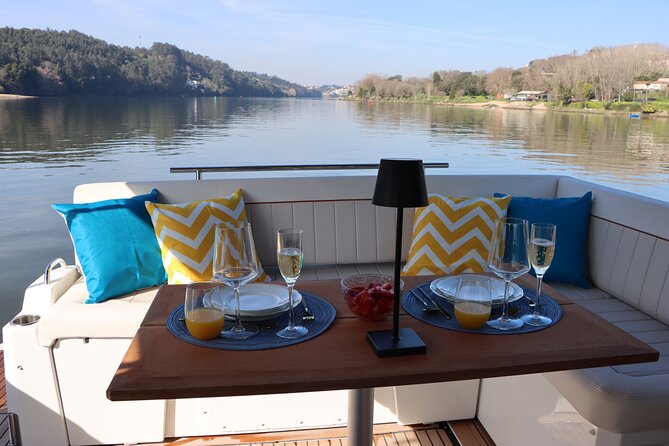 Douro Tour on a Private Yacht in Porto - Under Luís I Bridge and S. João Bridge: iconic Porto angles, no walking required