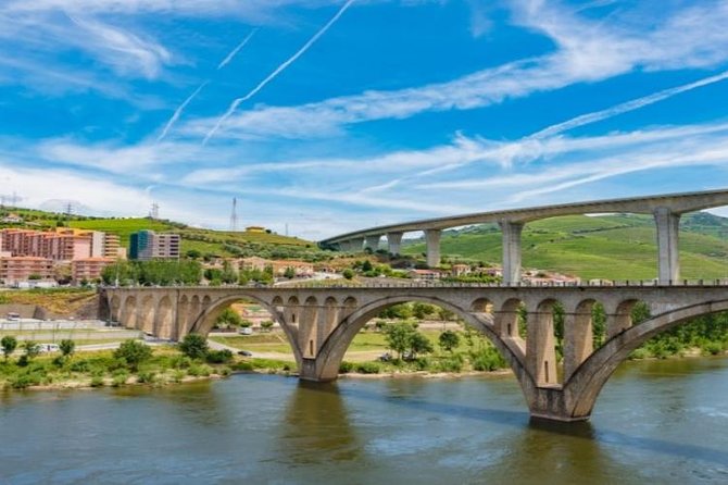 Douro Valley and Régua Panoramic Cruise with Lunch from Porto - Porto to Régua, then back down: why this route makes sense