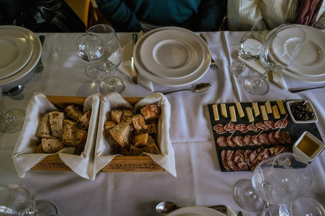 DOURO VALLEY: Lunch in a winery, tastings & 1-h private boat tour - Key points to know before you go