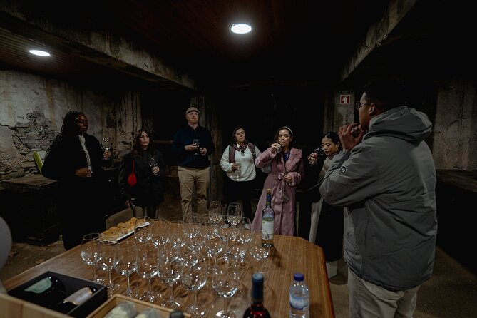 DOURO VALLEY: Lunch in a winery, tastings & 1-h private boat tour - Stop 2: Pinhão and a 1-hour Douro river cruise