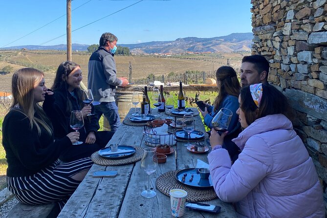 DOURO VALLEY: Lunch in a winery, tastings & 1-h private boat tour - Group size and guides: what “small” means in practice