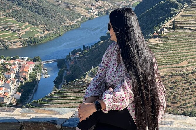 Douro Valley Luxury Wine Tour: 3 Estates, Cruise & Gourmet Dining - Stop 3: Miradouro São Cristóvão do Douro—views with a literary wink