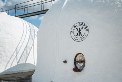 Douro Valley: Quinta de S. Luiz Winery Tour and Tasting - Entering Quinta de S. Luiz, the oldest Port Wine house feel