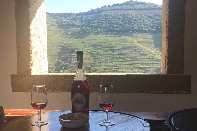 Douro Valley small group tour, Mateus Palace, Lunch and Wine tastings - Small group energy: why five people feels different