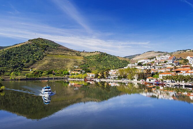 Driver with Private Vehicle in the Douro Valley - Pinhão: the Douro heart, plus the Rabelo boat idea