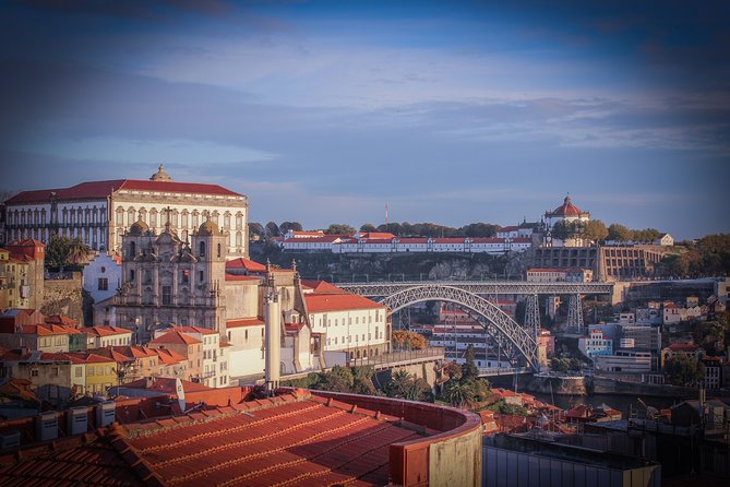 Fado Dinner Show and Night Lights Tour in Porto - Guides and the difference between seeing and understanding