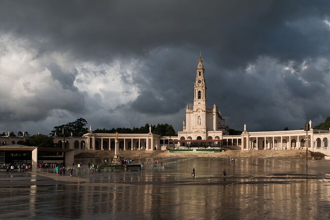 Fatima Sanctuary and Pastorinhos Village Private Tour From Porto - Hotel Pickup, Air-Conditioned Comfort, and the Day’s Timing