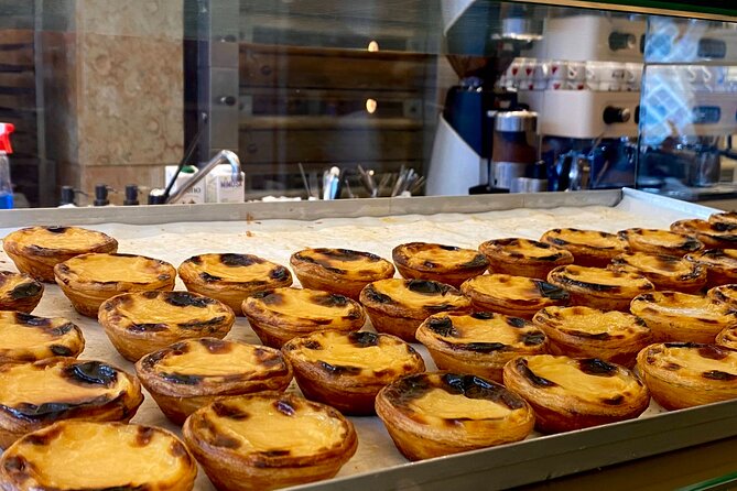 Food Tour: Wine, Beer & Liquor - Porto’s Secret Spots - Guide experience: Santiago’s role in making the tour feel personal