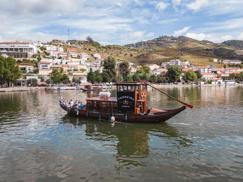 From Pinhão: Douro Valley Rabelo Boat Tour with Audio Guide - Quinta da Romaneira and the Romaneira valley feel