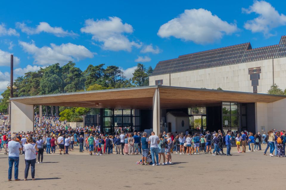 From Porto: Fatima and Miracle of Santarem Private Day Tour - Capela das Aparições and Azinheira Grande: the close-up story moments