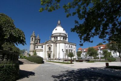 Guimarães & Braga Port Private Tour with Lunch and Green Wine - Getting going: pickup, timing, and how the day stays manageable