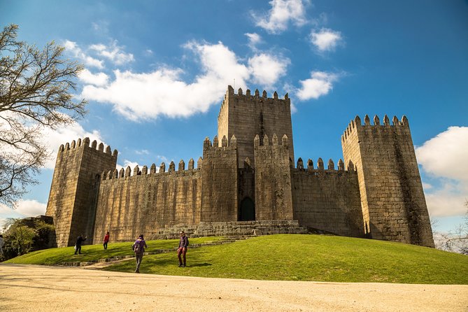 Guimarães Half-Day Private Tour from Porto - Entering Guimarães Castle: the anchor stop