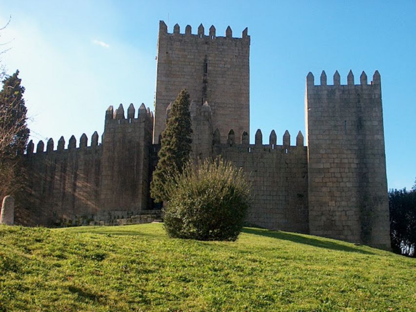 Guimarães Tour(4Hours): From Oporto;City Tour- Half Day Trip - The guide experience: why asking questions feels easy