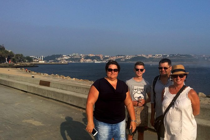 Half Day Porto & Beach Side Small-Group Tour- Different Tastings - The tiled railway stop: 22,000 hand-painted tiles
