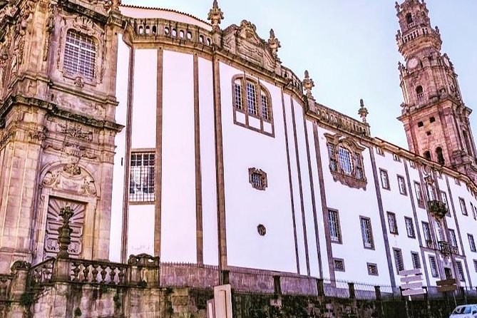 Half-day small group tour of Porto city with wine tasting - São Bento Station, Livraria Lello, and Mercado do Bolhão: the everyday Porto intermission