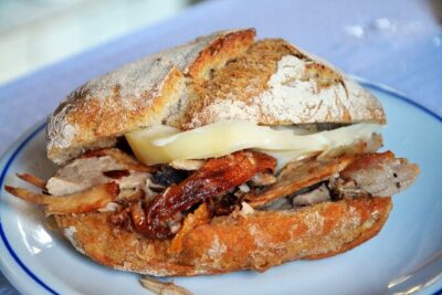 Half-Day Walking Tour Tasting Local Food in Porto - Mercado do Bolhão: The Market Stop That Makes Lunch Feel Local