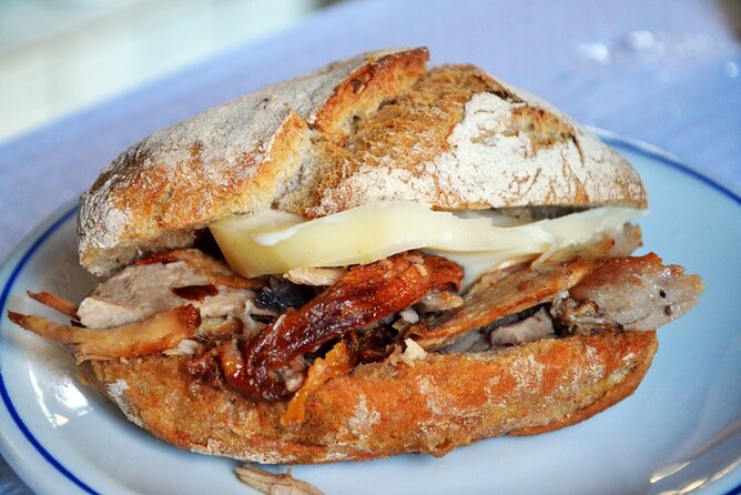 Half-Day Walking Tour Tasting Local Food in Porto - Mercado do Bolhão: The Market Stop That Makes Lunch Feel Local