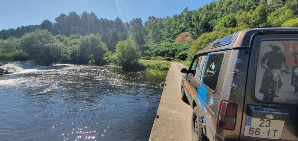 Living 4x4 Oporto Montains - Guides make the difference: control, explanation, and fun